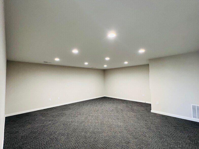 More Photos Of 1740 Grassland Pky, Alpharetta Office For Sale