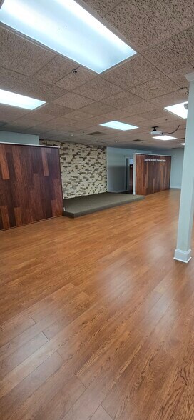 More Photos Of 3939 N Wilke Rd, Arlington Heights Office For Lease
