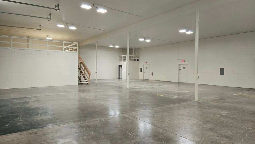 More Photos Of 21 N Skipworth Rd, Spokane Valley Showroom For Lease