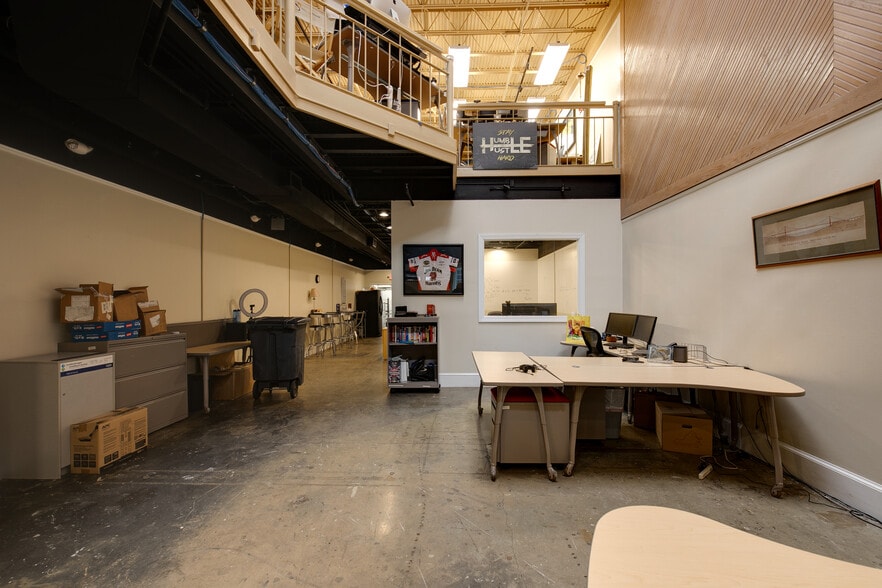 More Photos Of 1509 W Main St, Richmond Office For Sale