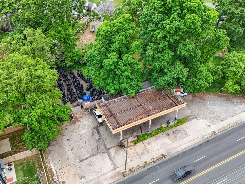 More Photos Of 2522 The Plaza, Charlotte Service Station For Sale