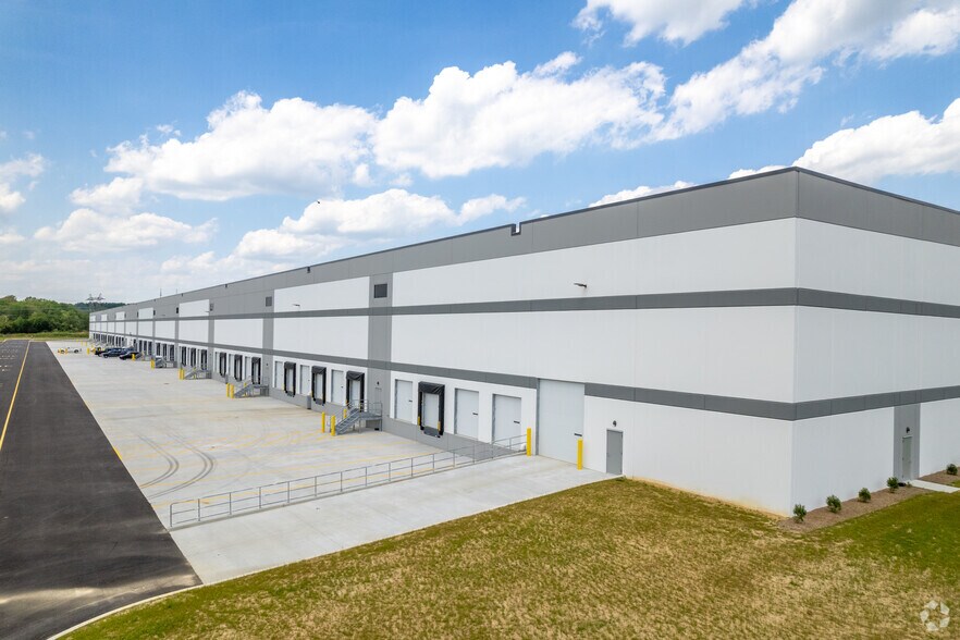 More Photos Of 2051 Old Coochs Bridge Rd, Newark Warehouse For Lease