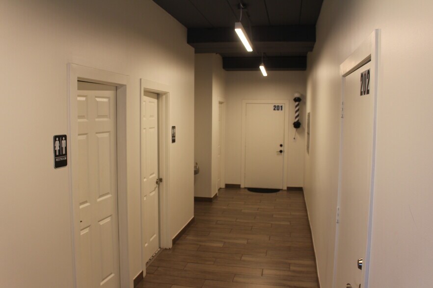 More Photos Of 302 W Defee Ave, Baytown Specialty For Sale