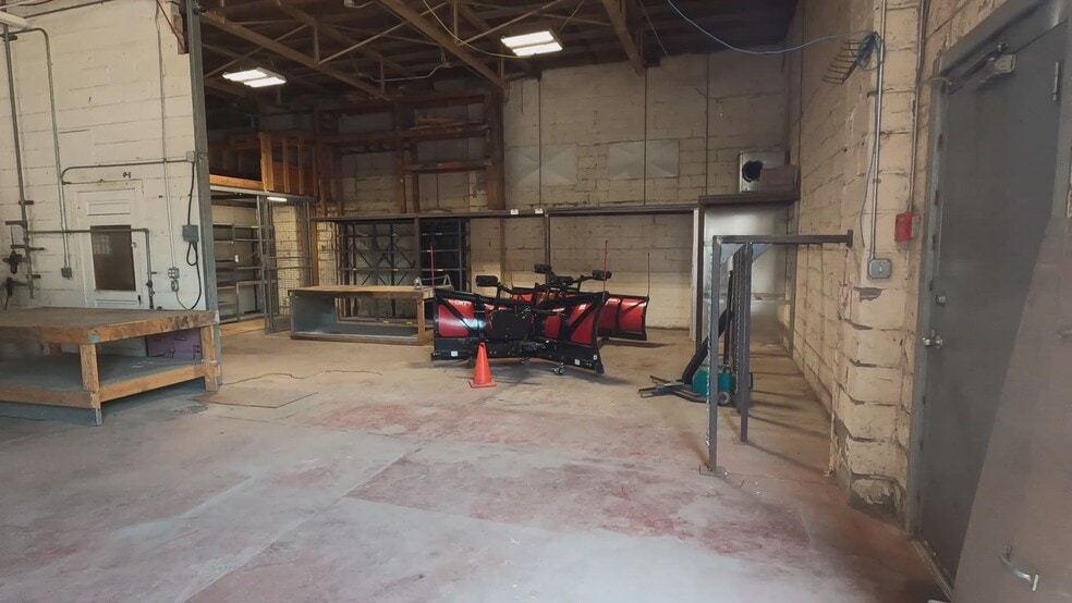 Primary Photo Of 219 New York Ave, Des Moines Distribution For Sale