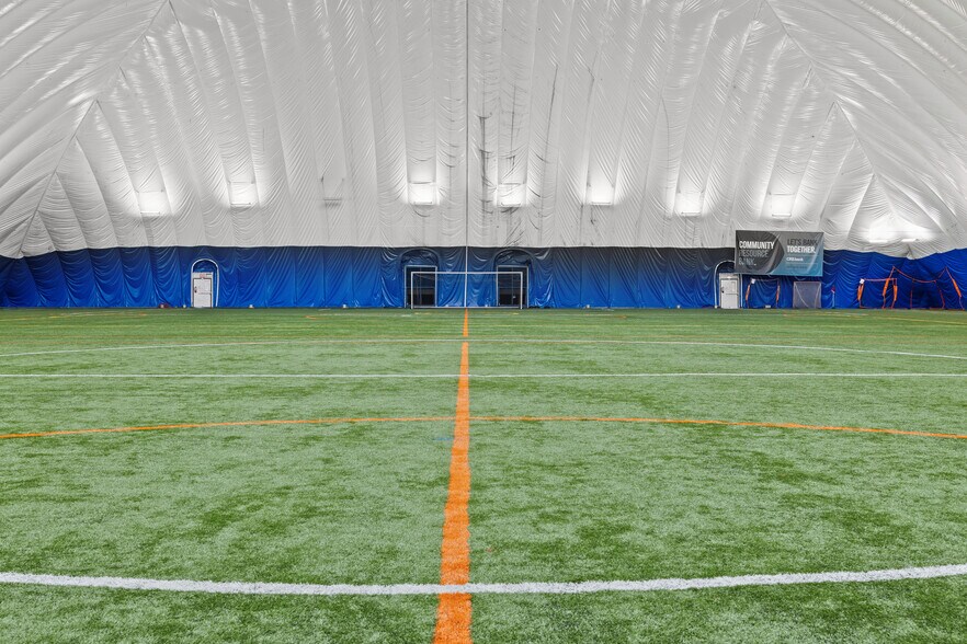 More Photos Of 901 Cannon Rd S, Dundas Sports And Entertainment For Sale