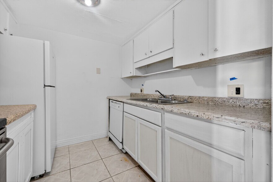 More Photos Of 275 116th Ave, Treasure Island Apartments For Sale