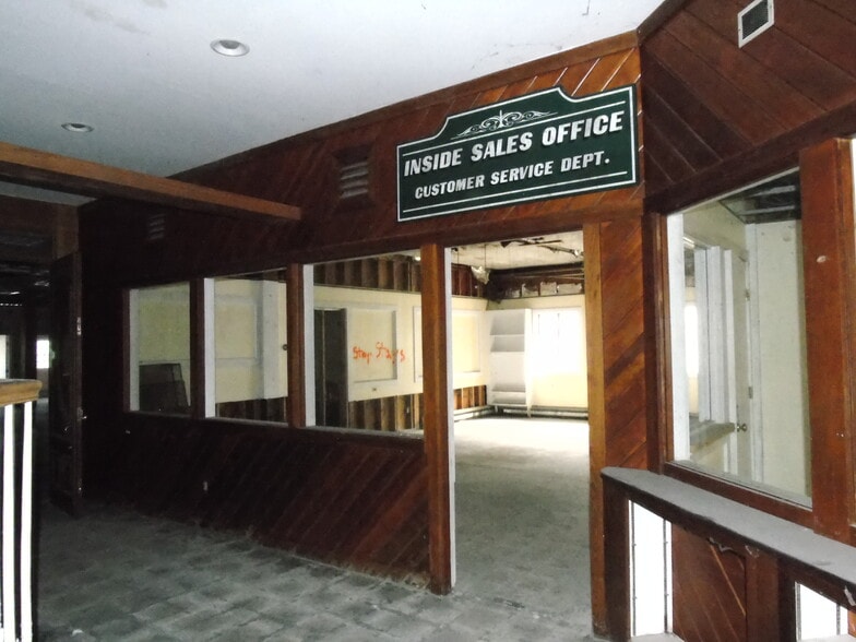 More Photos Of 1545 Monroe Tpke, Monroe Flex For Lease