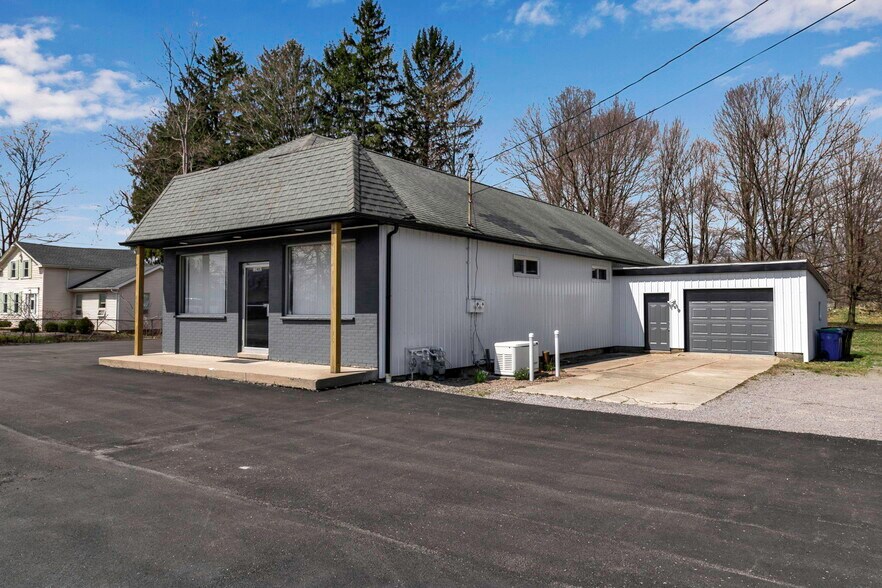 More Photos Of 12482 Broadway St, Alden General Retail For Sale