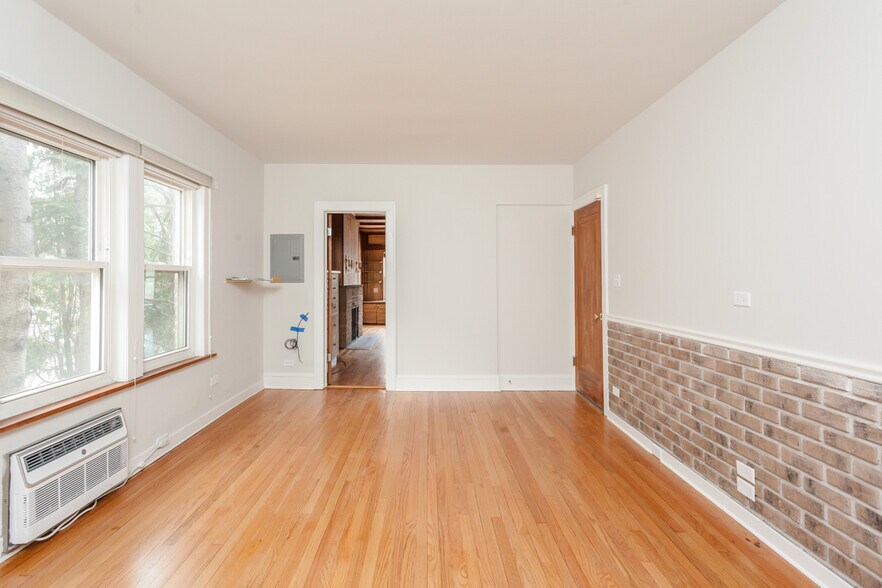 More Photos Of 2950 Central St, Evanston Storefront Retail Residential For Sale