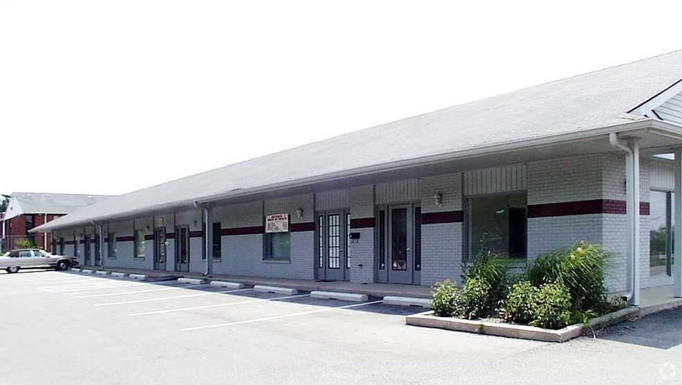 More Photos Of 7061 Twin Oaks Dr, Indianapolis Medical For Lease