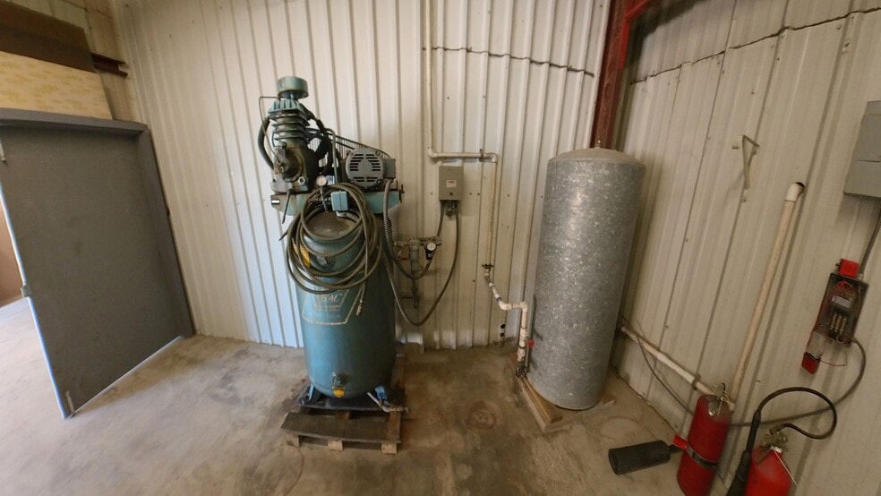 More Photos Of 14826 Yarberry St, Houston Warehouse For Sale