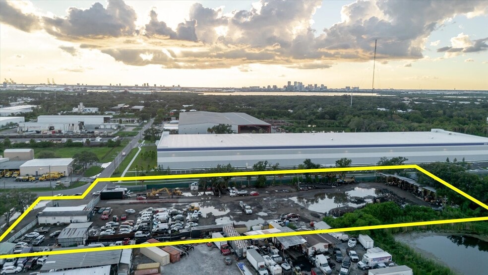 More Photos Of 5404 24th Ave S, Tampa Auto Salvage Facility For Sale