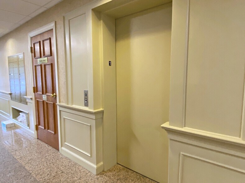 More Photos Of 8 Cedar St, Woburn Medical For Lease