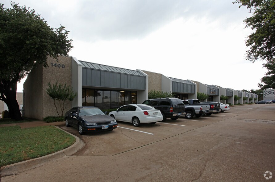 More Photos Of 1300 N Interstate 35E, Carrollton Unknown For Lease