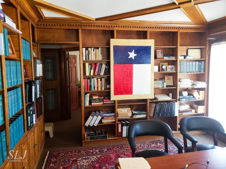 More Photos Of 3519 Miles St, Dallas Loft Creative Space For Sale