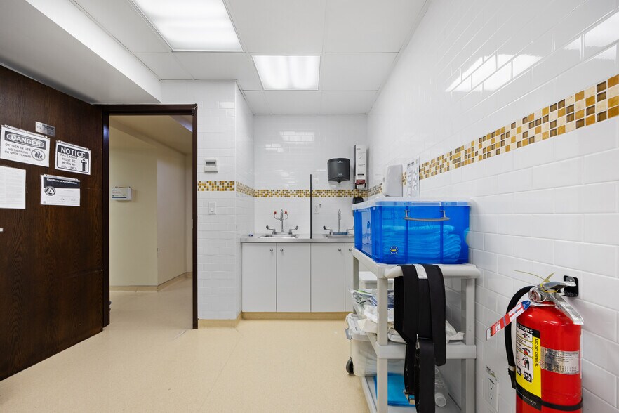 More Photos Of 7210 13th Ave, Brooklyn Medical For Lease