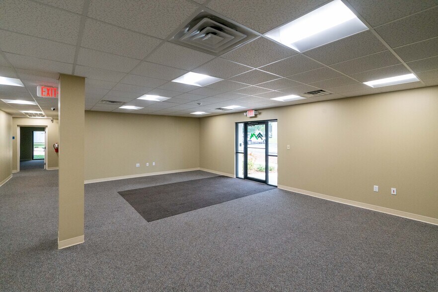 More Photos Of 12945 Seminole Blvd, Largo Unknown For Lease