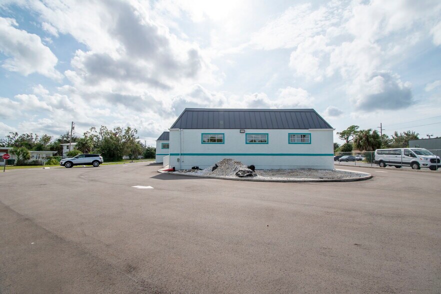 More Photos Of 4535 Tamiami Trl, Port Charlotte Office For Lease