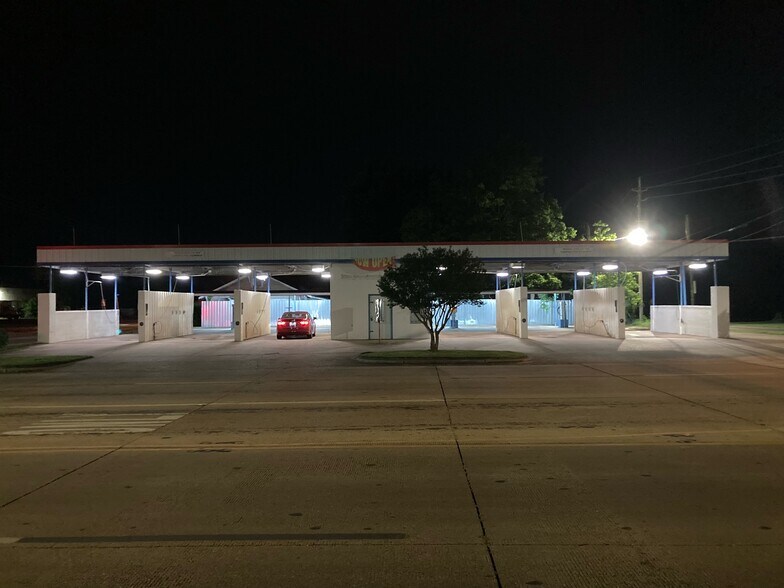 Primary Photo Of 1702 W 7th St, Texarkana Carwash For Sale