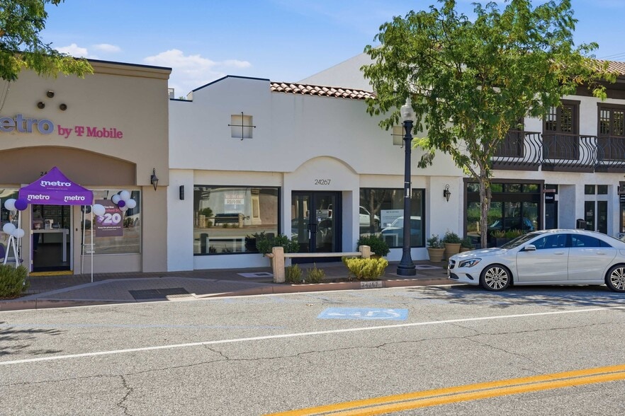 More Photos Of 24265-24267 Main St, Newhall Storefront For Lease