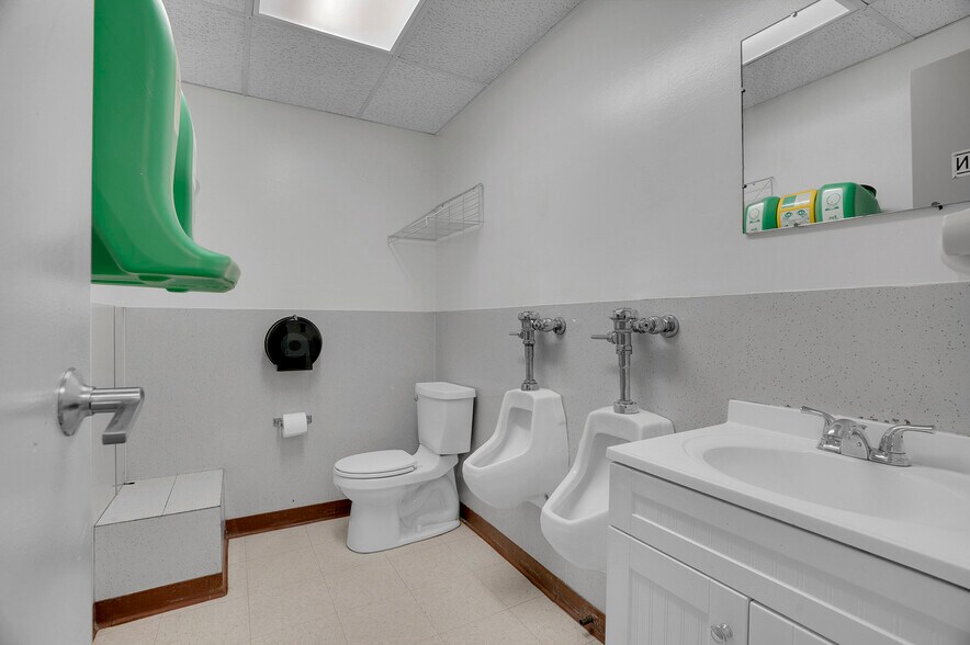 More Photos Of 211 E Simpson St, Lafayette General Retail For Sale