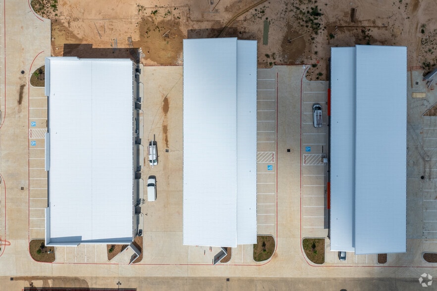 More Photos Of 3340 Spring Stuebner, Spring Unknown For Lease