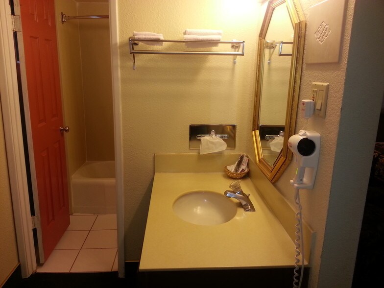 More Photos Of 1903 W US Highway 66, Gallup Hotel For Sale