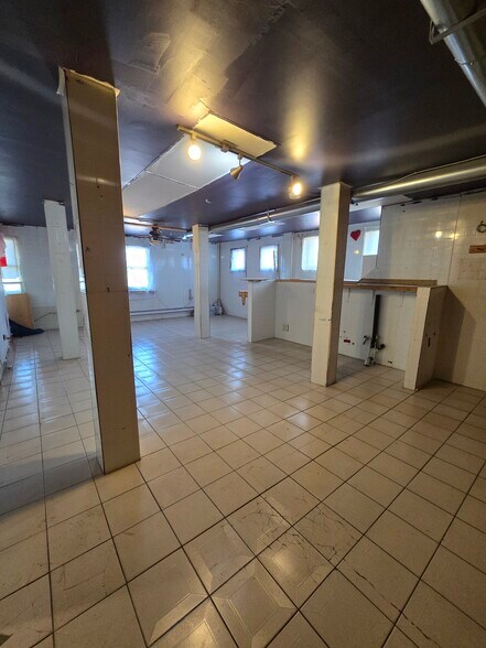 More Photos Of 75 Manitoba St, Bracebridge General Retail For Sale