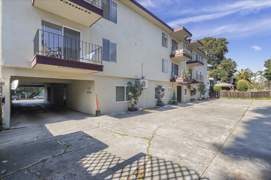 More Photos Of 2231-2233 Grant St, Berkeley Apartments For Sale