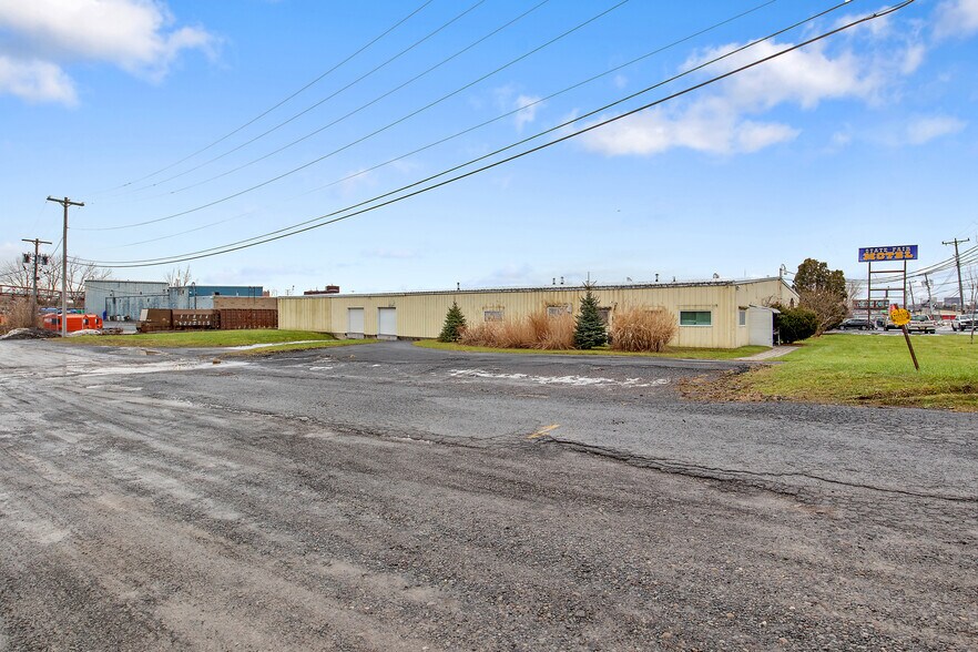 More Photos Of 530 State Fair Blvd, Syracuse Warehouse For Lease