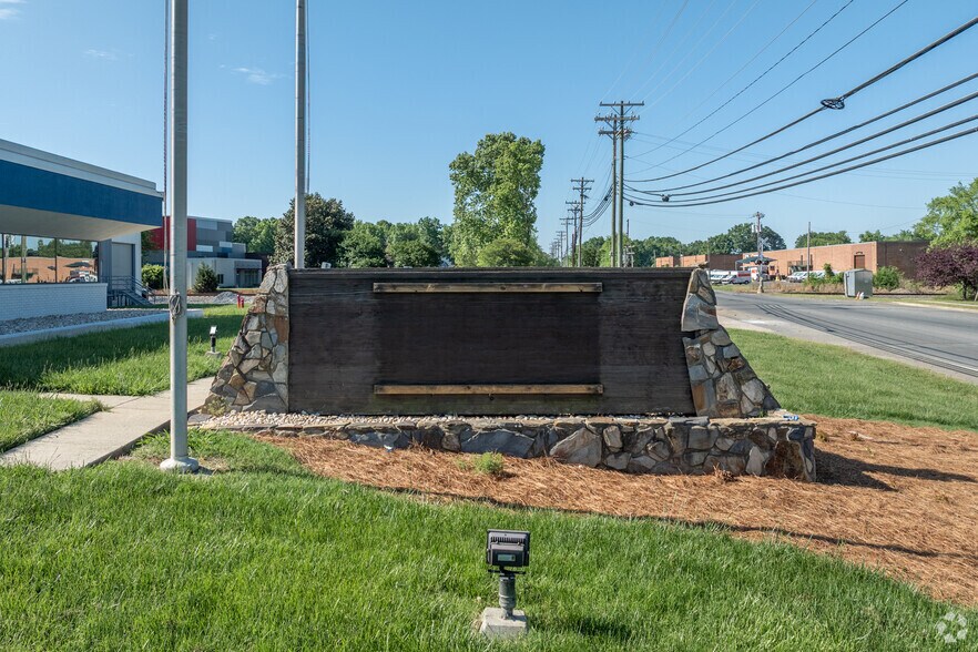 More Photos Of 11707 Steele Creek Rd, Charlotte Manufacturing For Lease