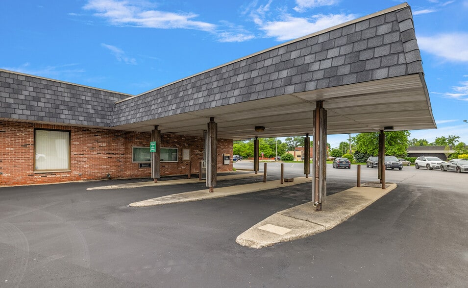 More Photos Of 58765 Van Dyke Ave, Washington Bank For Lease