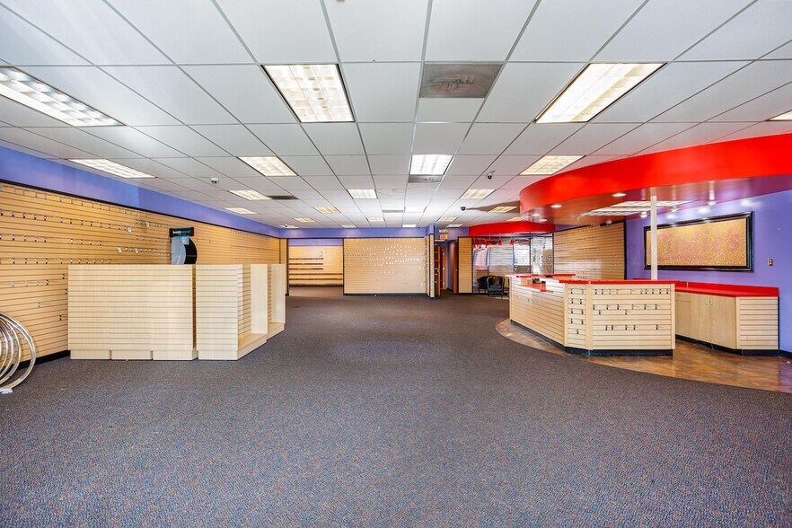 More Photos Of 8201 SE Powell Blvd, Portland General Retail For Sale