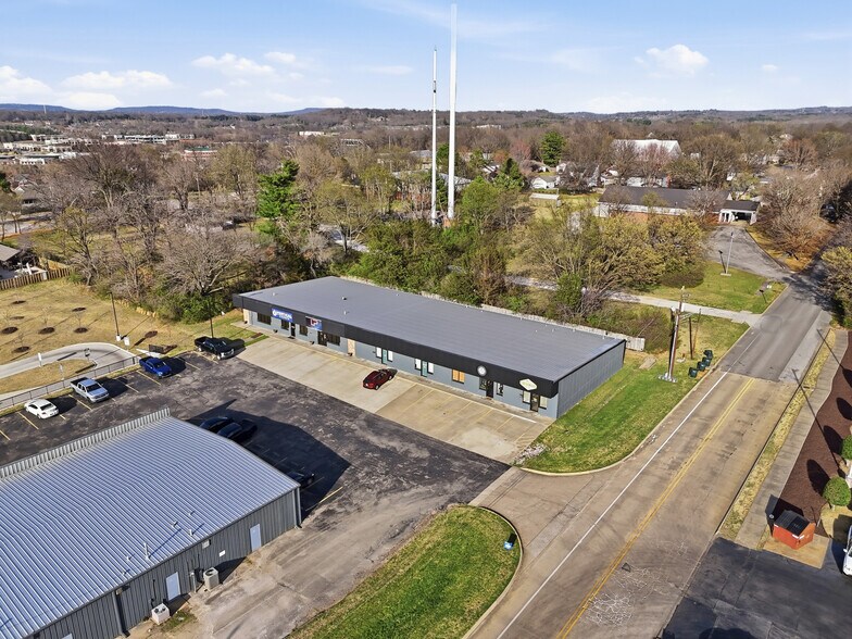 More Photos Of 3416-3422 N College Ave, Fayetteville Unknown For Lease