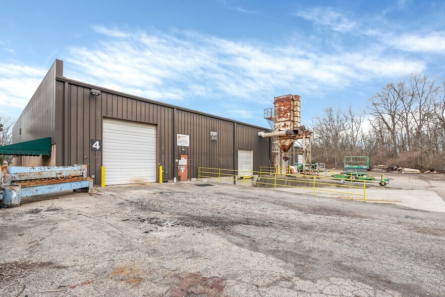 More Photos Of 4091-4099 Venture Pl, Groveport Warehouse For Sale