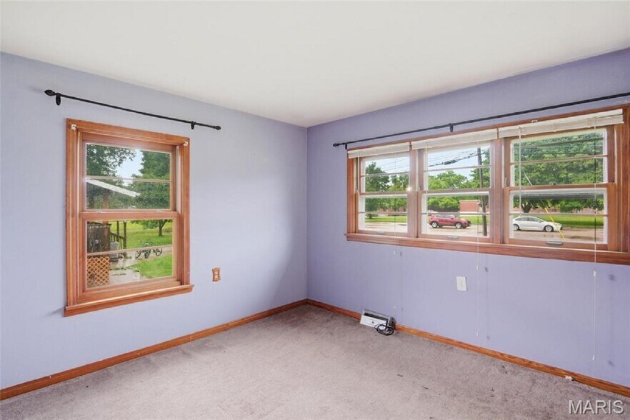More Photos Of 5912 N Belt W, Belleville Flex For Sale