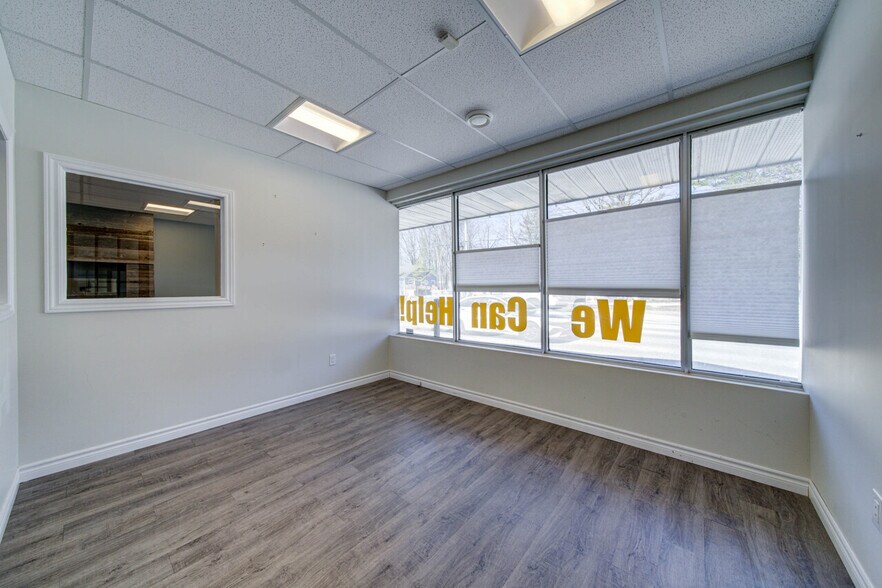 More Photos Of 1367 Mosley St, Wasaga Beach Office For Sale
