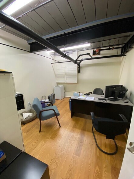 More Photos Of 100 Felton St, Waltham Light Distribution For Sale