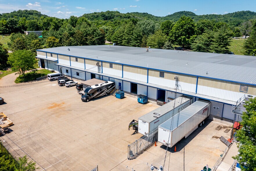 More Photos Of 104 Southeast Pky, Franklin Warehouse For Lease