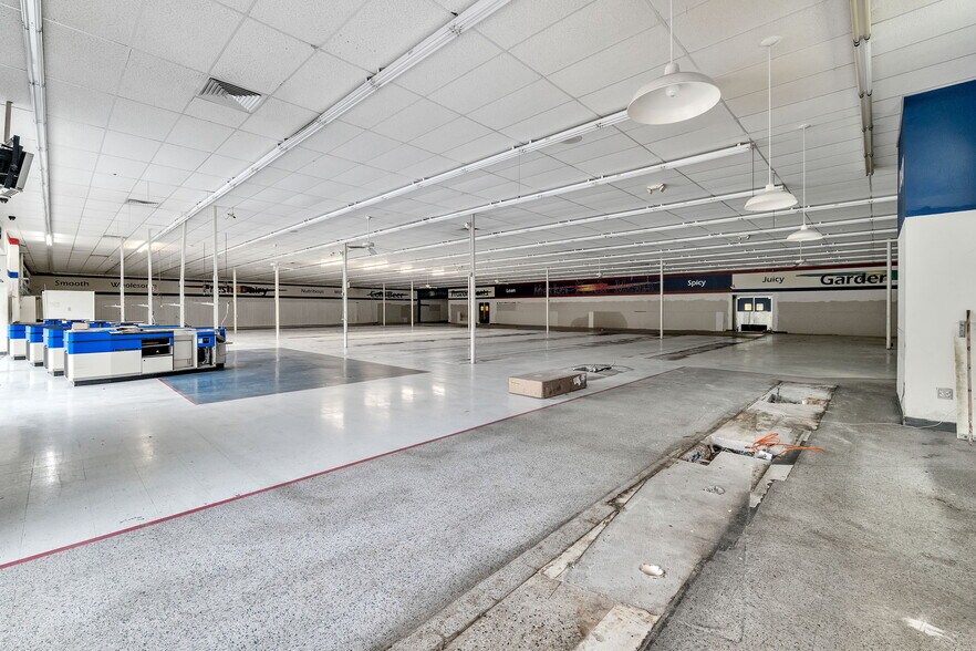 More Photos Of 510 Glade st, Glade Spring Supermarket For Sale