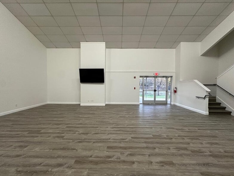 More Photos Of 400 Uhland Rd, San Marcos Unknown For Lease