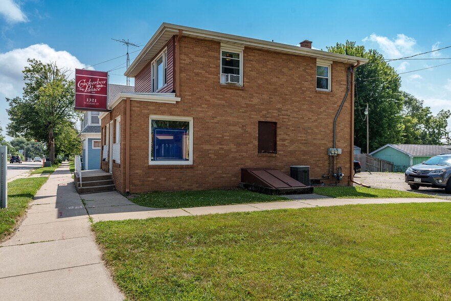 More Photos Of 1321 W Court St, Janesville Apartments For Sale