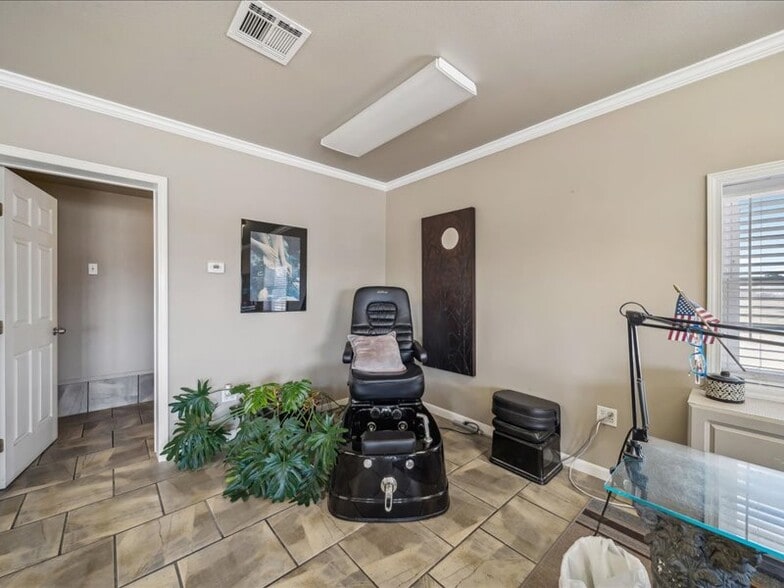 More Photos Of 1830 N Highway 66, Catoosa Freestanding For Sale