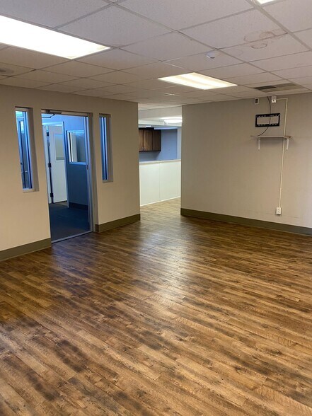 More Photos Of 322 Memorial Dr, Greer Office For Sale