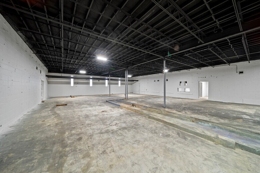 More Photos Of 174 N Main St, Franklin Light Manufacturing For Sale
