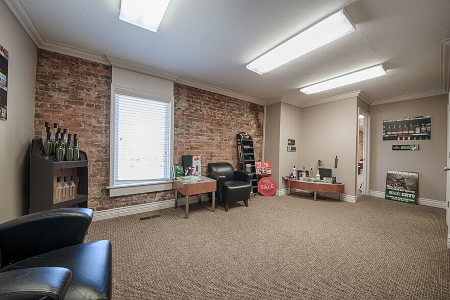 More Photos Of 116 E Central Ave, Bentonville Storefront Retail Residential For Sale