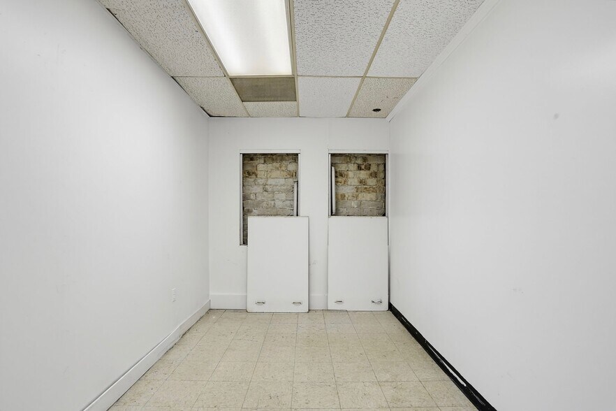 More Photos Of 505 Jermor Ln, Westminster Restaurant For Lease
