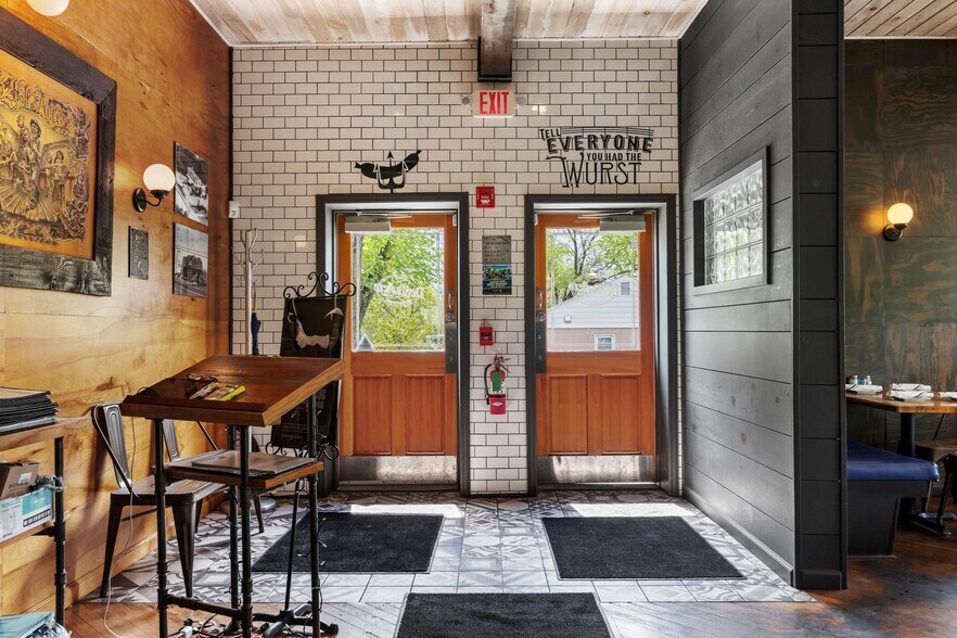 More Photos Of 5691 Easton Rd, Pipersville Restaurant For Sale