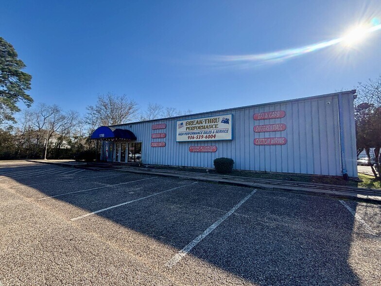 Primary Photo Of 1700 N Loop 336 E, Conroe Auto Repair For Lease