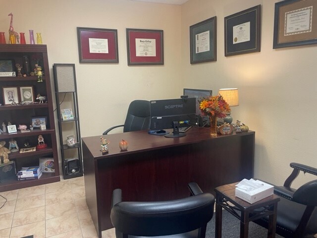 More Photos Of 1815 Crystal Lake Dr, Lakeland Office For Lease